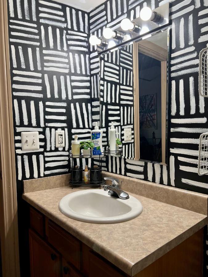 Апартаменти 420 Friendly Skyline View Downtown Loft Free Parking Детройт Екстер'єр фото